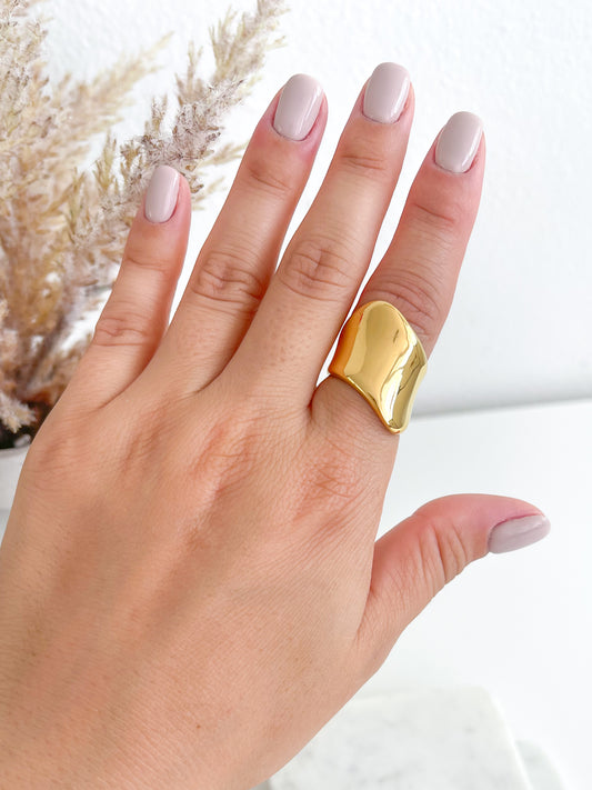 Roselle Bold Gold Ring